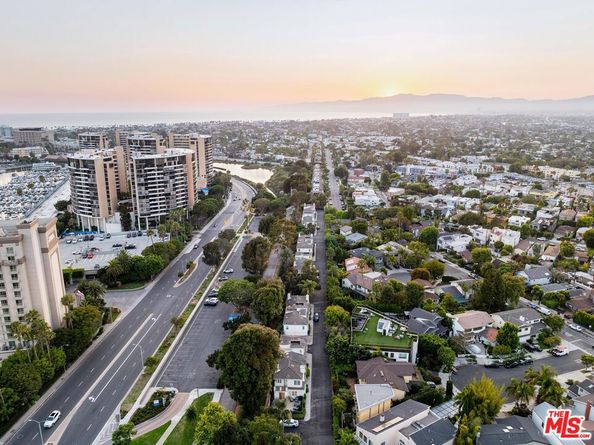 912 Harbor Crossing Lane, Marina Del Rey CA 90292