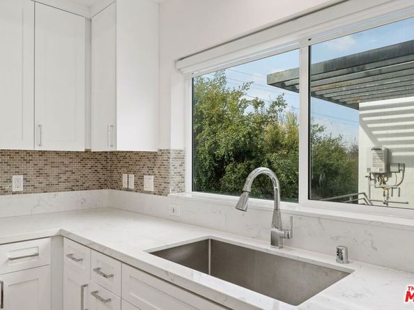 1187 Crenshaw Boulevard 18, Los Angeles CA 90019