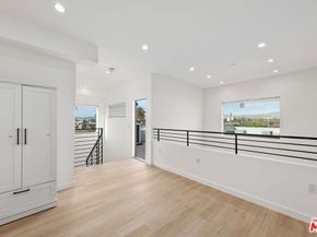 1187 Crenshaw Boulevard 18, Los Angeles CA 90019