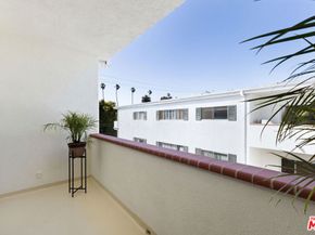 521 Montana Avenue 305, Santa Monica CA 90403