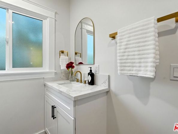 4340 2nd Avenue, Los Angeles CA 90008
