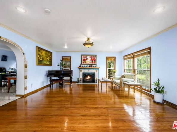 257 S Van Ness Avenue, Los Angeles CA 90004