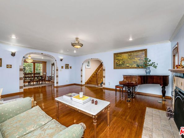 257 S Van Ness Avenue, Los Angeles CA 90004