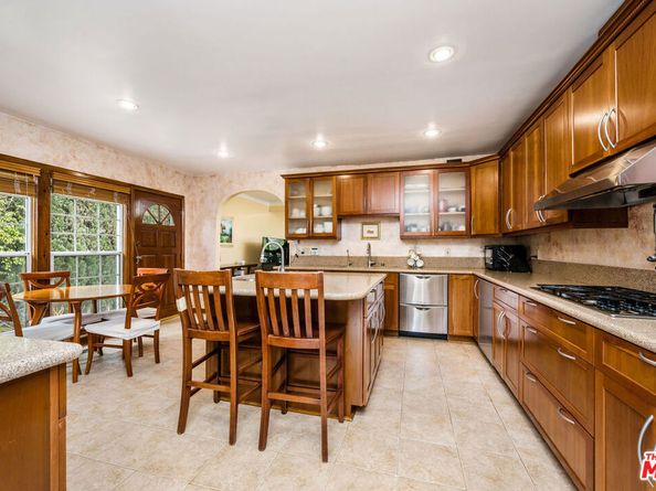 257 S Van Ness Avenue, Los Angeles CA 90004