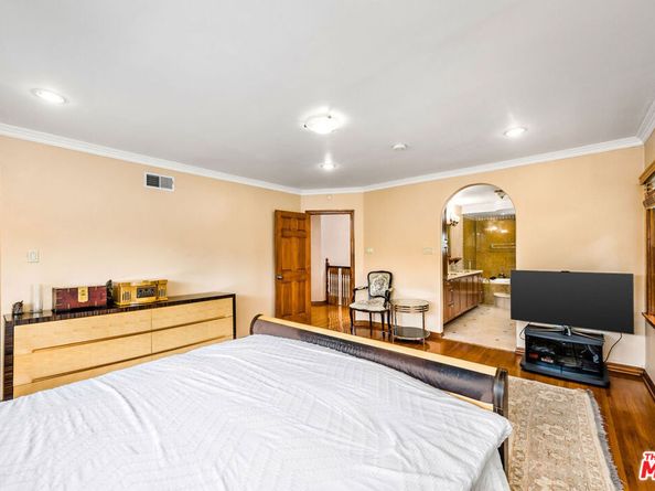 257 S Van Ness Avenue, Los Angeles CA 90004