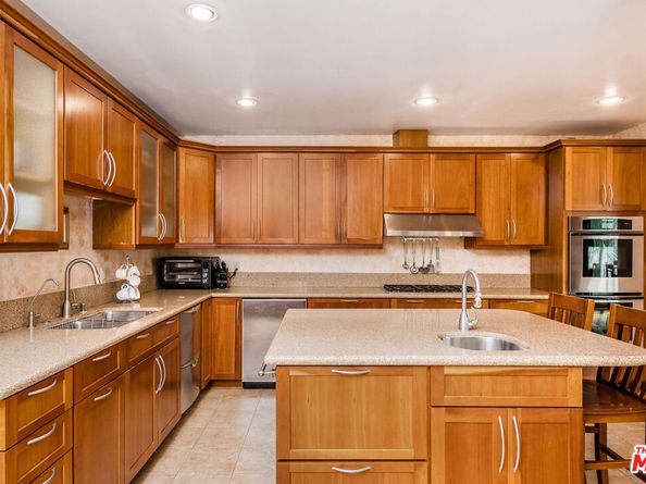 257 S Van Ness Avenue, Los Angeles CA 90004