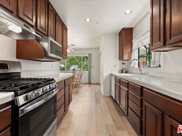208 Grove Street, Sierra Madre CA 91024