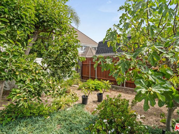 208 Grove Street, Sierra Madre CA 91024