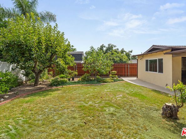 208 Grove Street, Sierra Madre CA 91024