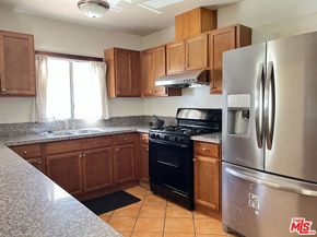 1320 Barrington Way, Glendale CA 91206