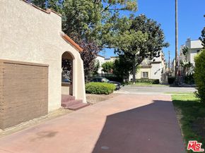 1320 Barrington Way, Glendale CA 91206