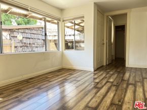 1320 Barrington Way, Glendale CA 91206