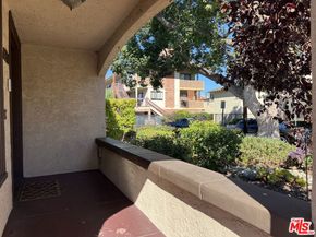 1320 Barrington Way, Glendale CA 91206