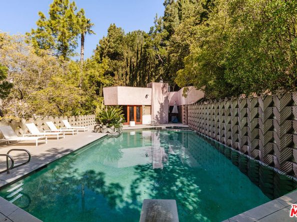 7017 Senalda Road, Los Angeles CA 90068