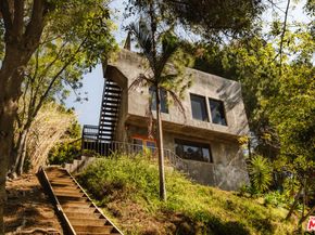 7017 Senalda Road, Los Angeles CA 90068