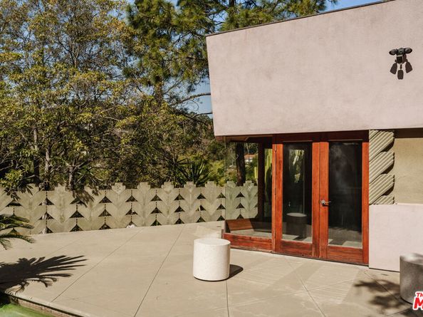 7017 Senalda Road, Los Angeles CA 90068