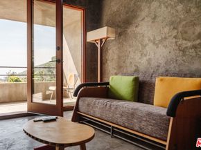 7017 Senalda Road, Los Angeles CA 90068