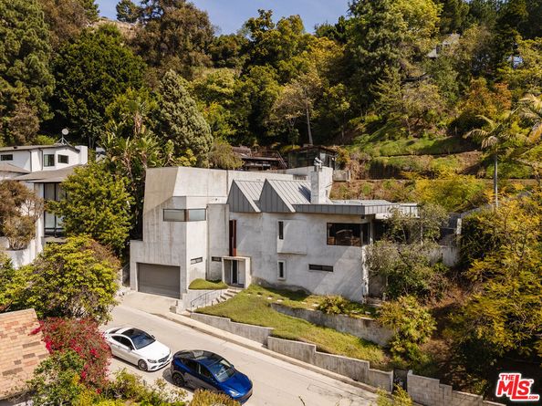 7017 Senalda Road, Los Angeles CA 90068