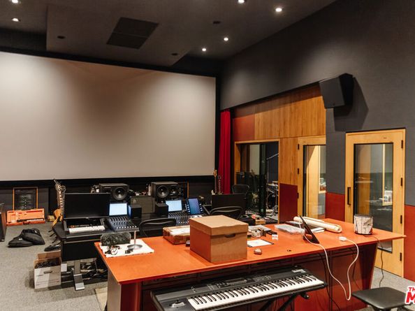 7017 Senalda Road, Los Angeles CA 90068