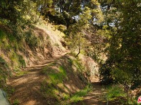 7017 Senalda Road, Los Angeles CA 90068