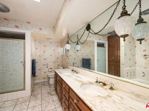 6505 S Halm Avenue, Los Angeles CA 90056