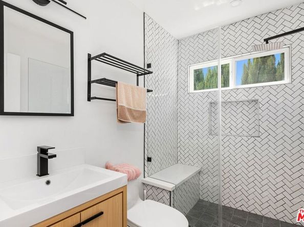 6505 S Halm Avenue, Los Angeles CA 90056