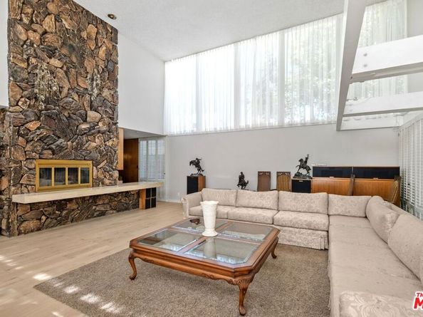 6505 S Halm Avenue, Los Angeles CA 90056