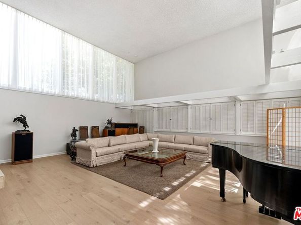 6505 S Halm Avenue, Los Angeles CA 90056