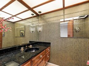 6505 S Halm Avenue, Los Angeles CA 90056