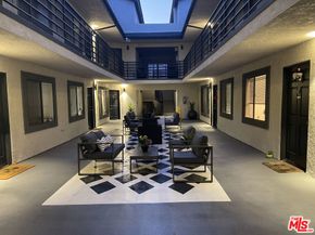 5325 Denny Avenue, North Hollywood CA 91601