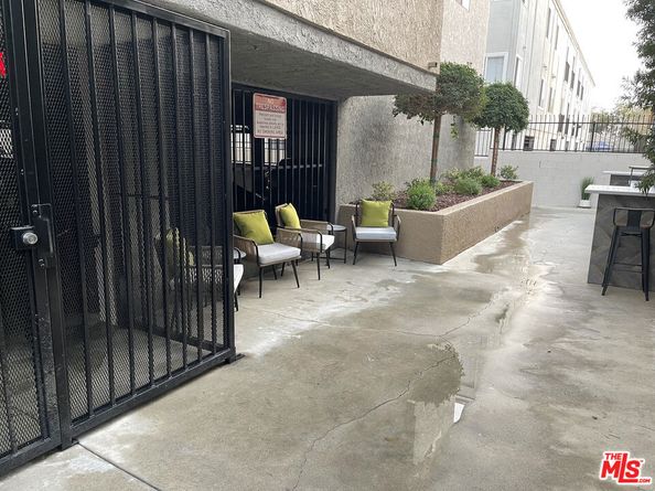 5325 Denny Avenue, North Hollywood CA 91601