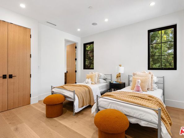 2565 Patricia Avenue, Los Angeles CA 90064