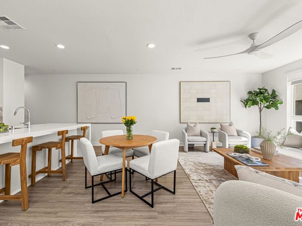 2111 N Cahuenga Boulevard 14, Los Angeles CA 90068