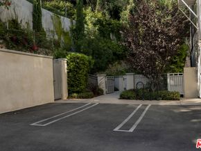 2111 N Cahuenga Boulevard 14, Los Angeles CA 90068