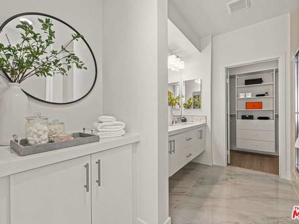 2111 N Cahuenga Boulevard 14, Los Angeles CA 90068