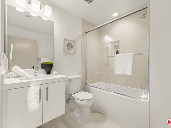 2111 N Cahuenga Boulevard 14, Los Angeles CA 90068