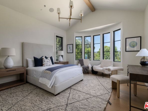 415 N Cliffwood Avenue, Los Angeles CA 90049