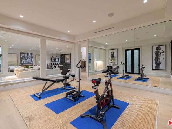 415 N Cliffwood Avenue, Los Angeles CA 90049