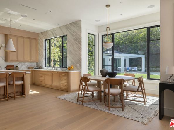415 N Cliffwood Avenue, Los Angeles CA 90049