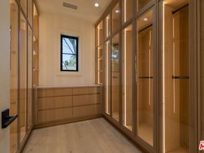 415 N Cliffwood Avenue, Los Angeles CA 90049