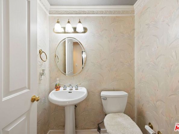 2431 Benedict Canyon Drive, Beverly Hills CA 90210