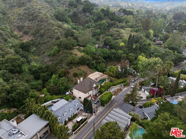 2431 Benedict Canyon Drive, Beverly Hills CA 90210