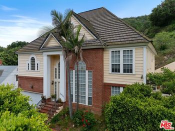 2431 Benedict Canyon Drive