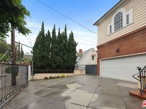 2431 Benedict Canyon Drive, Beverly Hills CA 90210