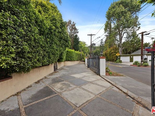 2431 Benedict Canyon Drive, Beverly Hills CA 90210