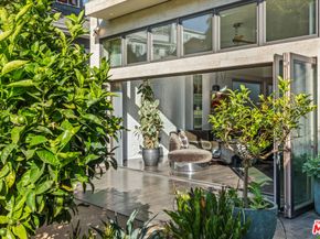 24 Clubhouse Avenue, Venice CA 90291