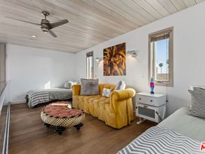 24 Clubhouse Avenue, Venice CA 90291