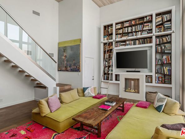 24 Clubhouse Avenue, Venice CA 90291