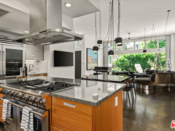 24 Clubhouse Avenue, Venice CA 90291