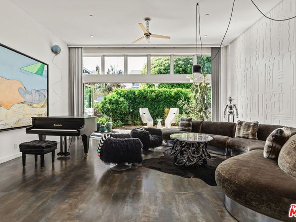 24 Clubhouse Avenue, Venice CA 90291